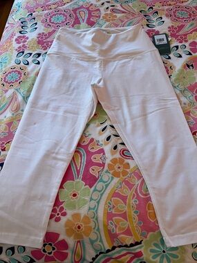 Lysse White Capri Leggings